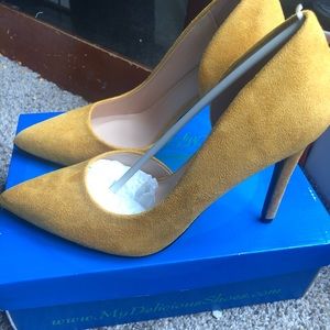 Mustard Pumps